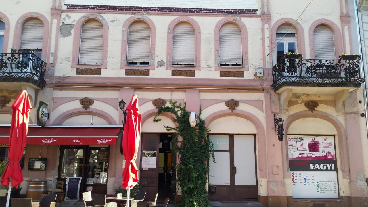 Promenad Apartman Мохач Экстерьер фото